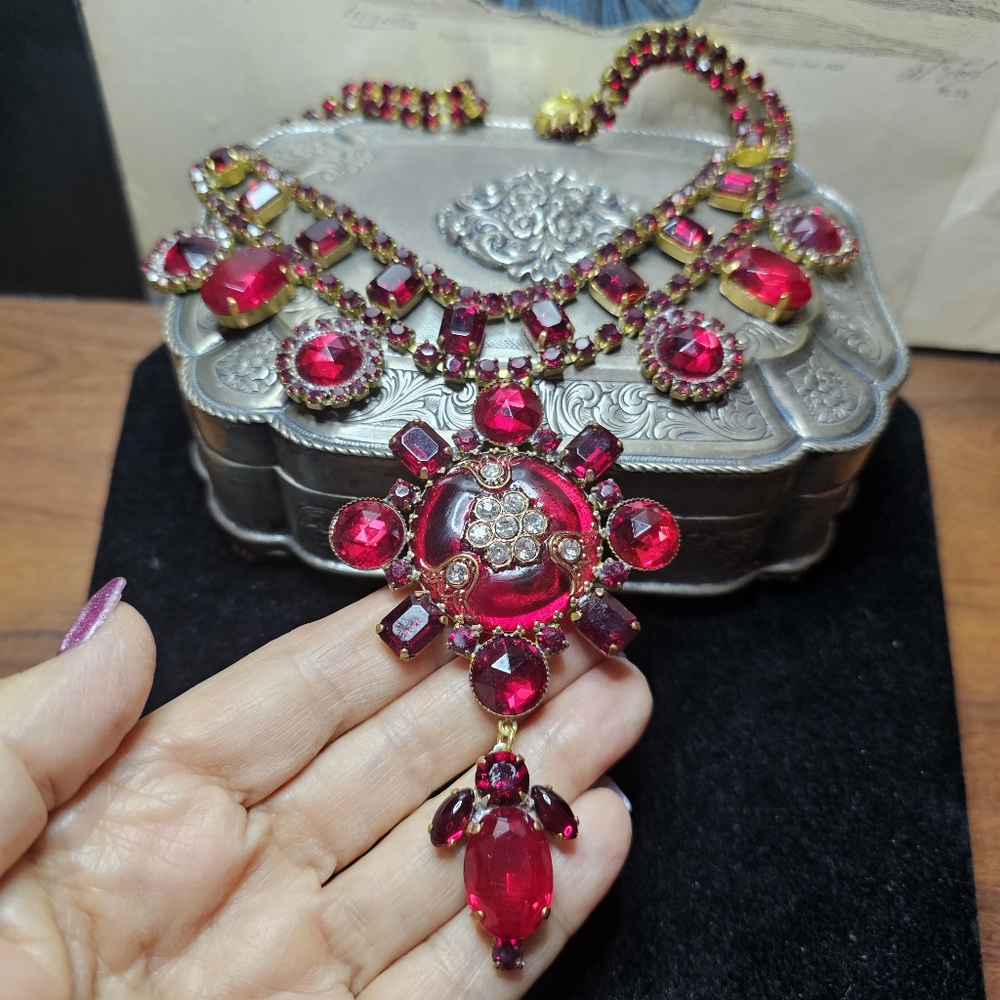 Vintage necklace,ruby red glass crystals, excelent condition, Czech Republic